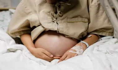 Hamiləlikdə ayaq niyə şişir?