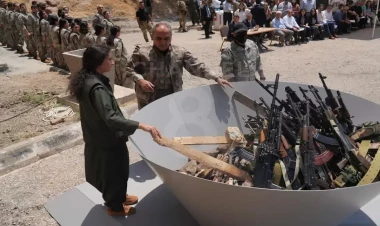 PKK-çıların tərksilah olmasının GÖRÜNTÜLƏRİ - Silahlar yandırıldı - FOTO