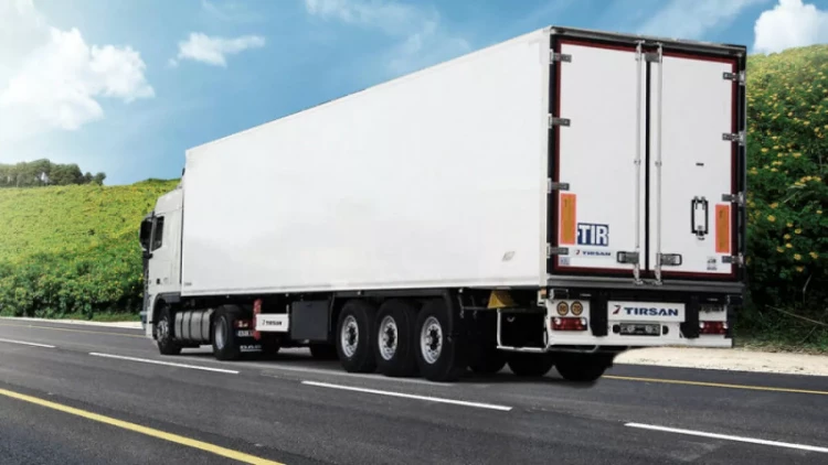 TIR körpüyə çırpıldı - FOTO