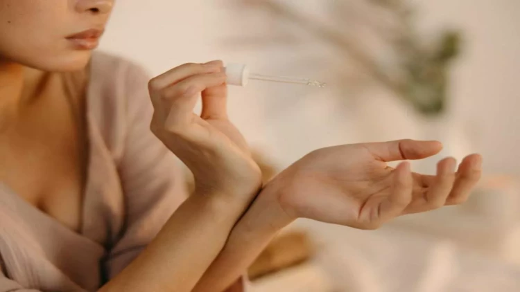 Ətri hara vuraq ki daha qalıcı olsun?