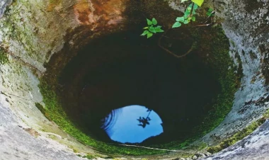 Daha bir nəfər quyuya düşdü