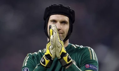 Petr Çexin oğlu məşhur ingilis klubunda oynayacaq - FOTO