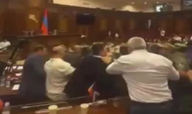 Ermənistan parlamentində yenə dava düşdü - VİDEO