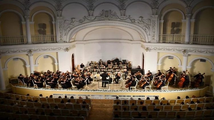 Mustafa Mehmandarovun rəhbərliyi ilə Dövlət Simfonik Orkestri musiqisevərlər qarşısında çıxış edib - FOTO