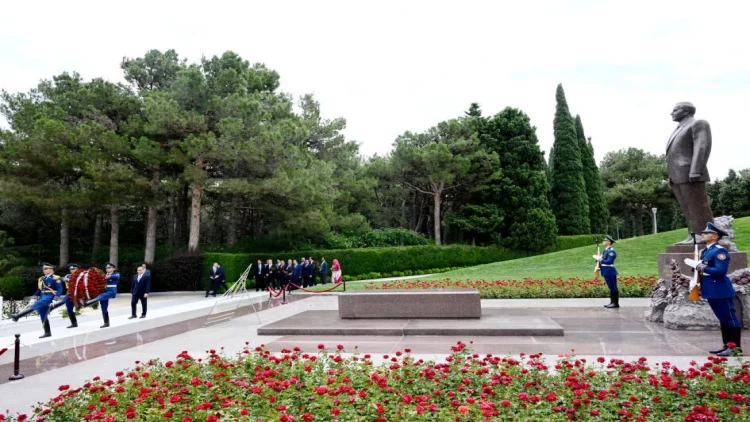 Pakistan Milli Assambleyasının nümayəndə heyəti Heydər Əliyevin xatirəsini anıb - FOTO