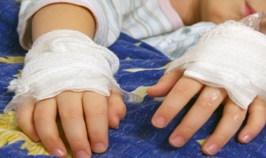 2 və 3 yaşlı qızlar xəstəxanalıq oldular