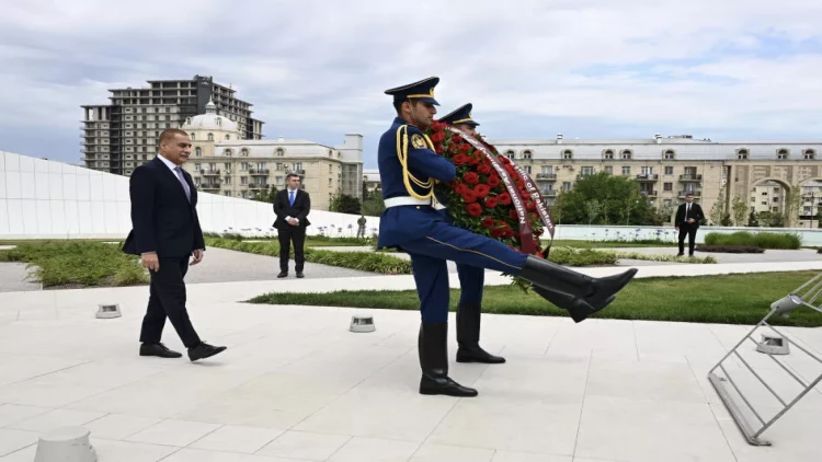 Pakistan Milli Assambleyasının sədri Bakıda Zəfər parkını ziyarət edib - FOTO