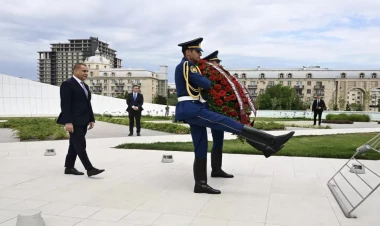 Pakistan Milli Assambleyasının sədri Bakıda Zəfər parkını ziyarət edib - FOTO