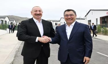 İlham Əliyev və Sadır Japarov Ağdamın Xıdırlı kəndinin 1-ci mərhələsinin açılışında iştirak ediblər - FOTO