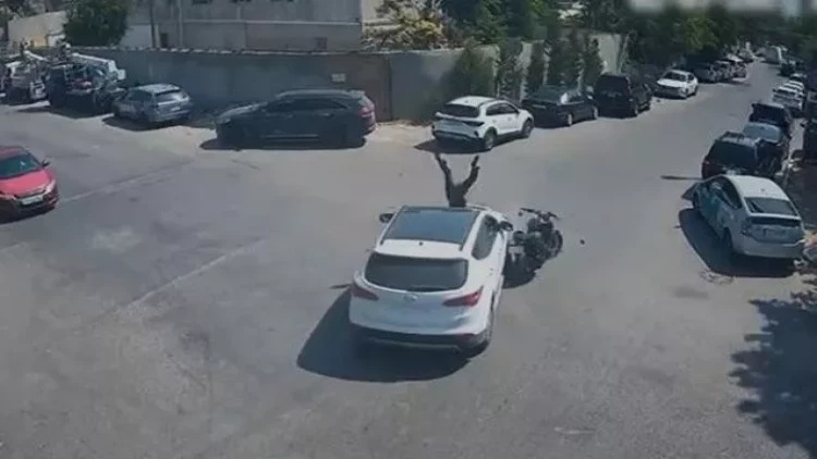 Motosikletçiyə yol vermədi, qəzaya səbəb oldu - VİDEO