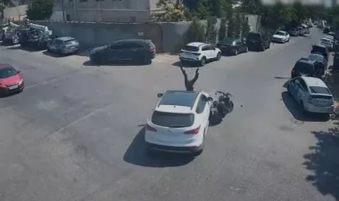 Motosikletçiyə yol vermədi, qəzaya səbəb oldu - VİDEO