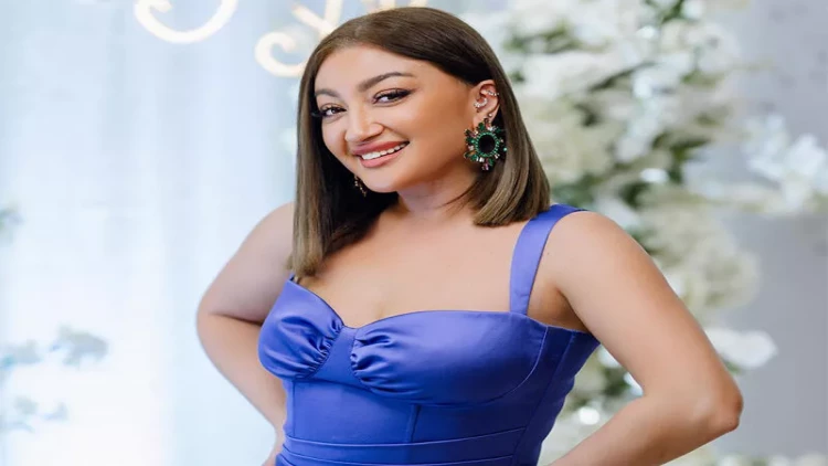 Aparıcı Zümrüdün özündən gözəl qızı ilk dəfə EFİRDƏ - VİDEO