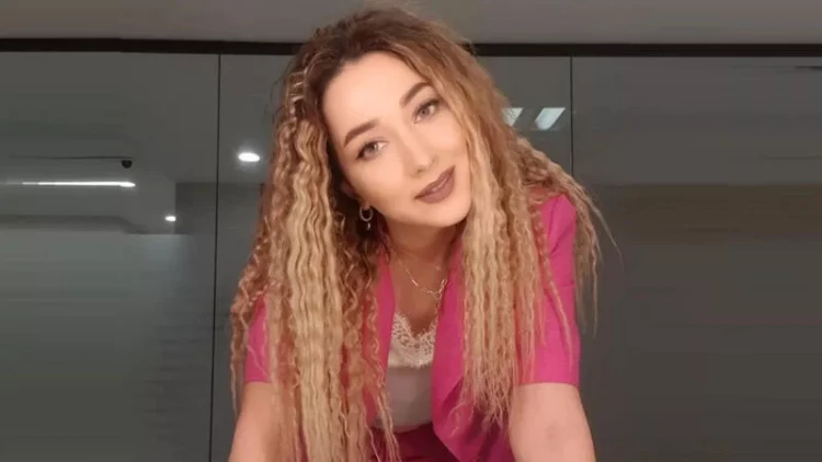 Britaniyalı pilot azərbaycanlı müğənniyə elçi düşdü