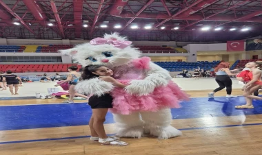 10 yaşlı gimnastın vətənpərvərlik nümayişi - FOTO