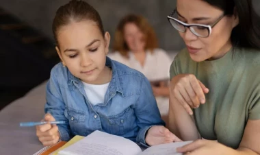 Valideyn və şagirdləri üz-üzə qoyan sual: Yayda dincəlmək, yoxsa oxumaq..?