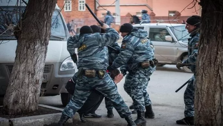 “Ukrayna müharibəsinə göndərmək istəyirdilər” - OMON-çuların işgəncə verdiyi azərbaycanlı