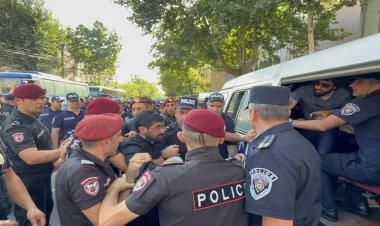 Ermənistanda polis arxiyepiskop tərəfdarlarını saxladı - VİDEO