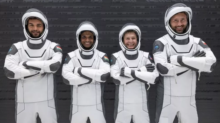 Kosmos tarixində bir ilk - 4 astronavt BKS-yə çatdı - FOTO