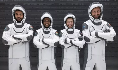 Kosmos tarixində bir ilk - 4 astronavt BKS-yə çatdı - FOTO