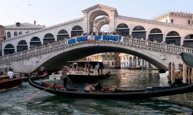 Toyuna görə Venesiyanın mərkəzini 