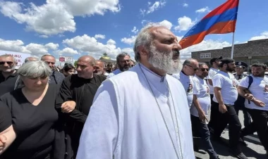 Baqratla yanaşı daha 14 nəfər SAXLANILDI