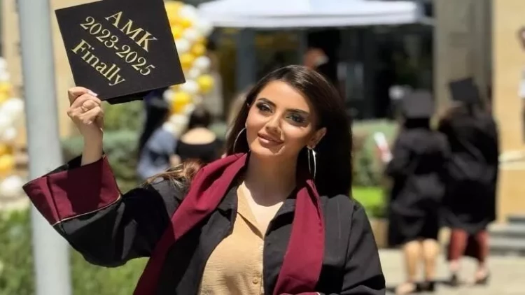 Azərbaycanlı müğənni məzun oldu - FOTO