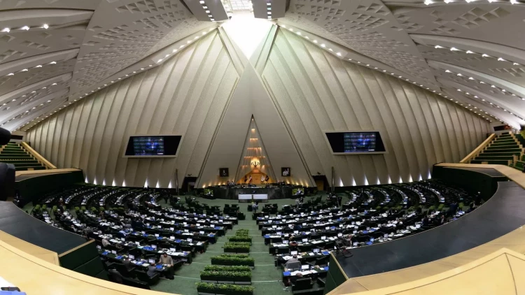 İran Parlamenti Hörmüz boğazının bağlanması ilə bağlı qərar qəbul etdi