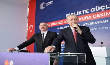 Ərdoğan: Kahramanmaraşdakı “Azərbaycan” məhəlləsi Türkiyə və Azərbaycanın həmrəyliyinin, birliyinin nümunəsidir