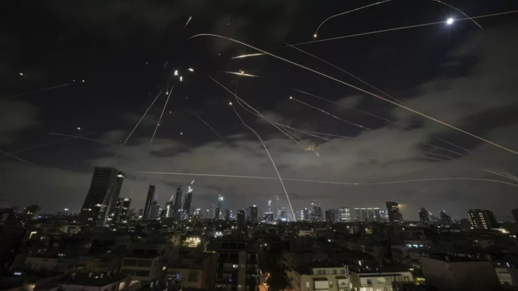 Daha bir ölkə səfirliyini İrandan Azərbaycana köçürür