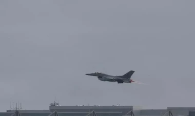 ABŞ qırıcılarını Yaxın Şərqə yığır