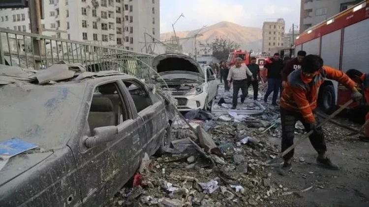 İsrail İran televiziyasının yayım binasını vurdu