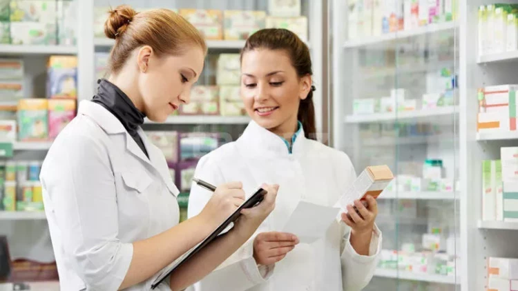 Əczaçı xəstəyə dərman tövsiyyə edə bilərmi?