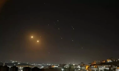 İranın İsrailə yeni raket hücumu başlayıb - VİDEO