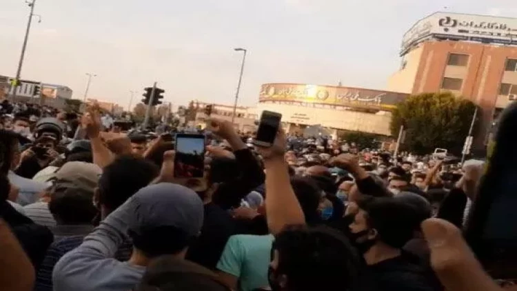 Tehran sakinləri küçələrə axışdı - VİDEO