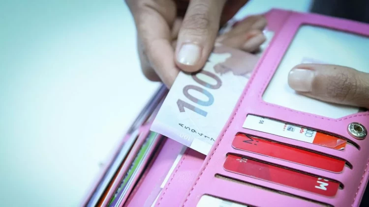 Fəxri adlara görə aylıq təqaüdün məbləği artırıldı