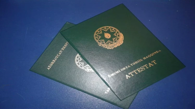 Attestata görə pul yığan sinif rəhbərinə xəbərdarlıq edildi - yenilənib - VİDEO