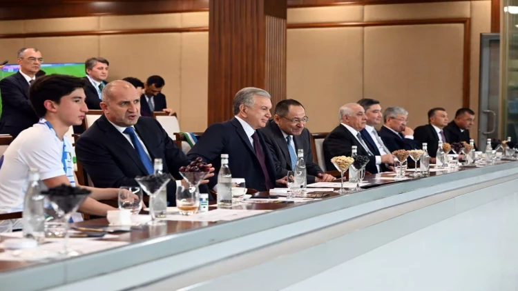 Şavkat Mirziyoyev futbolçulara BYD hədiyyə etdi - Əli Əsədov qələbəni stadiondan izlədi - FOTO