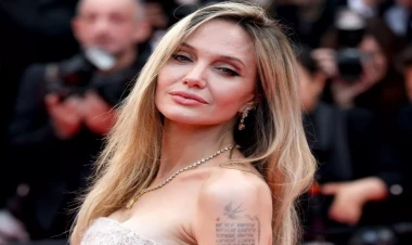 Ancelina Coli 50 ilə belə 