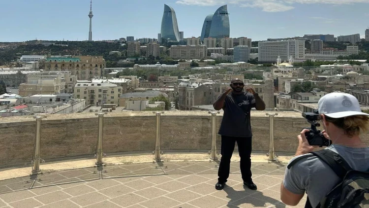 Məşhur UFC ulduzu Bakıda! - FOTO