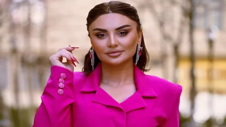 Şəbnəm səhnədə 