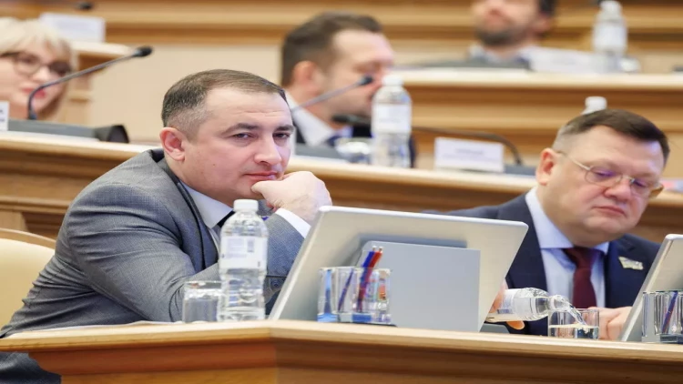 Azərbaycanlı deputat qalmaqallı çıxışdan sonra ölkədən qaçdı