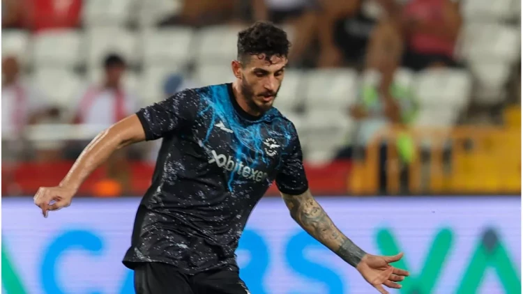 Atatürkün şəklini paylaşdığına görə klubundan UZAQLAŞDIRILDI