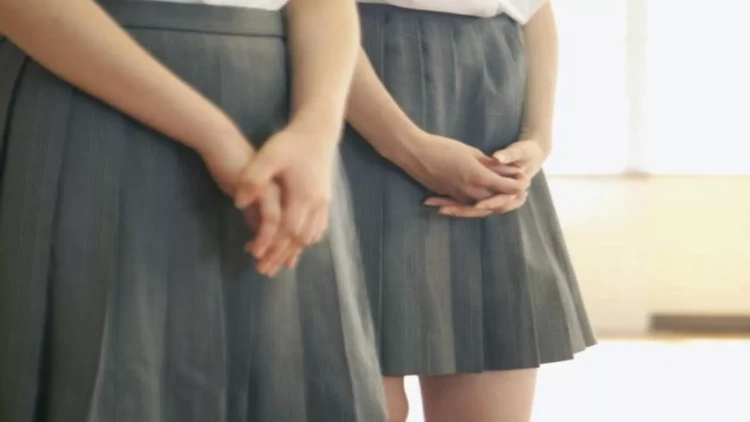 Qızı döyüb üzr videosunu çəkdilər - VİDEO - FOTO