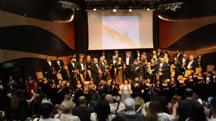 Səid Rüstəmov adına Xalq Çalğı Alətləri Orkestrinin Müstəqillik Gününə həsr olunmuş konserti keçirilib - FOTO
