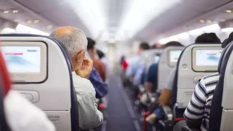 Təyyarədə zarafatlaşan 3 nəfər saxlanıldı - Axtarış başladı