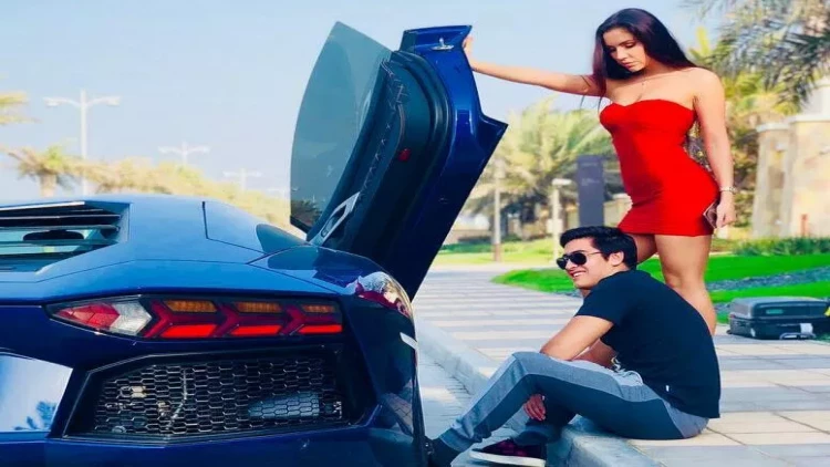 Qızıllarını satıb ərinə lüks avtomobil ALDI - VİDEO