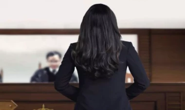 Azərbaycanda qadın sahibkar sevgilisinin evinə hücum etdi: Arvadı və qızını döydü