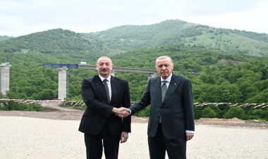 Azərbaycan və Türkiyə prezidentləri Kəlbəcər-Laçın avtomobil yolunda görülən tikinti işləri ilə tanış olublar - VİDEO - FOTO