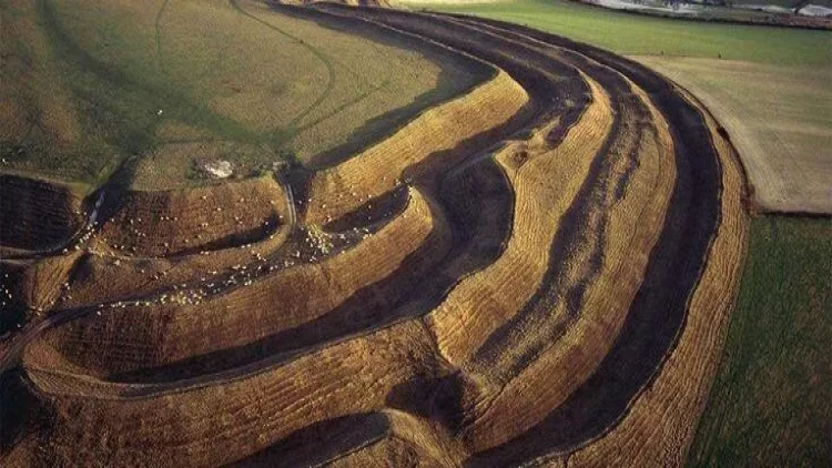 Qəhrəmanlar yox, qurbanlar: Maiden-Kasl hekayəsinin qaranlıq üzü