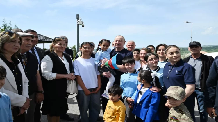 Prezident Laçın şəhərində sakinlərlə görüşdü - VİDEO - FOTO